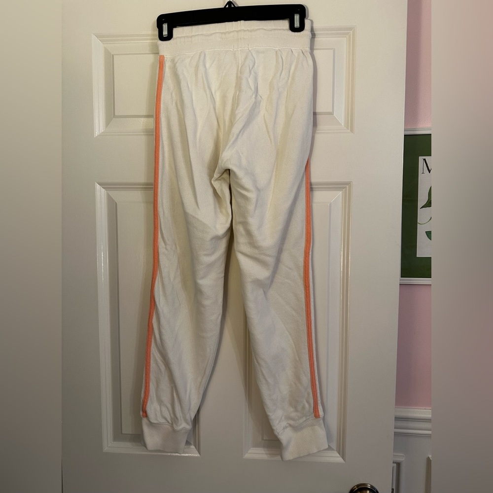 Women’s Faherty sweatshirt & sweatpants - Picture 2 of 3